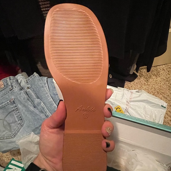 New white flats - Picture 4 of 5